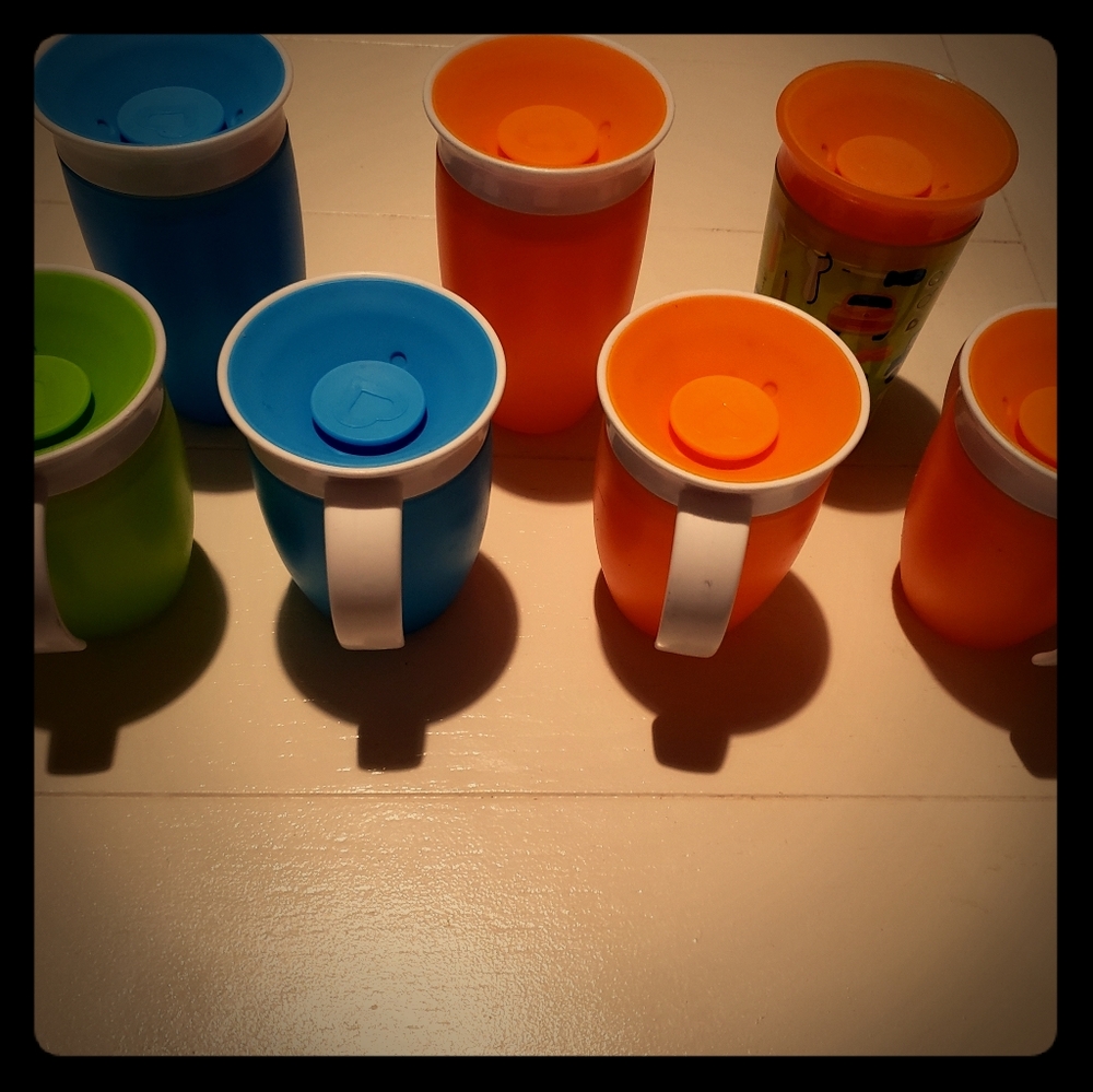 Munchkin sippy cups  Set of 7